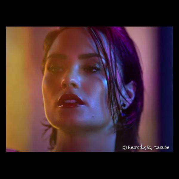 Lábios impactantes marcaram a make de Demi Lovato para seu novo clipe
